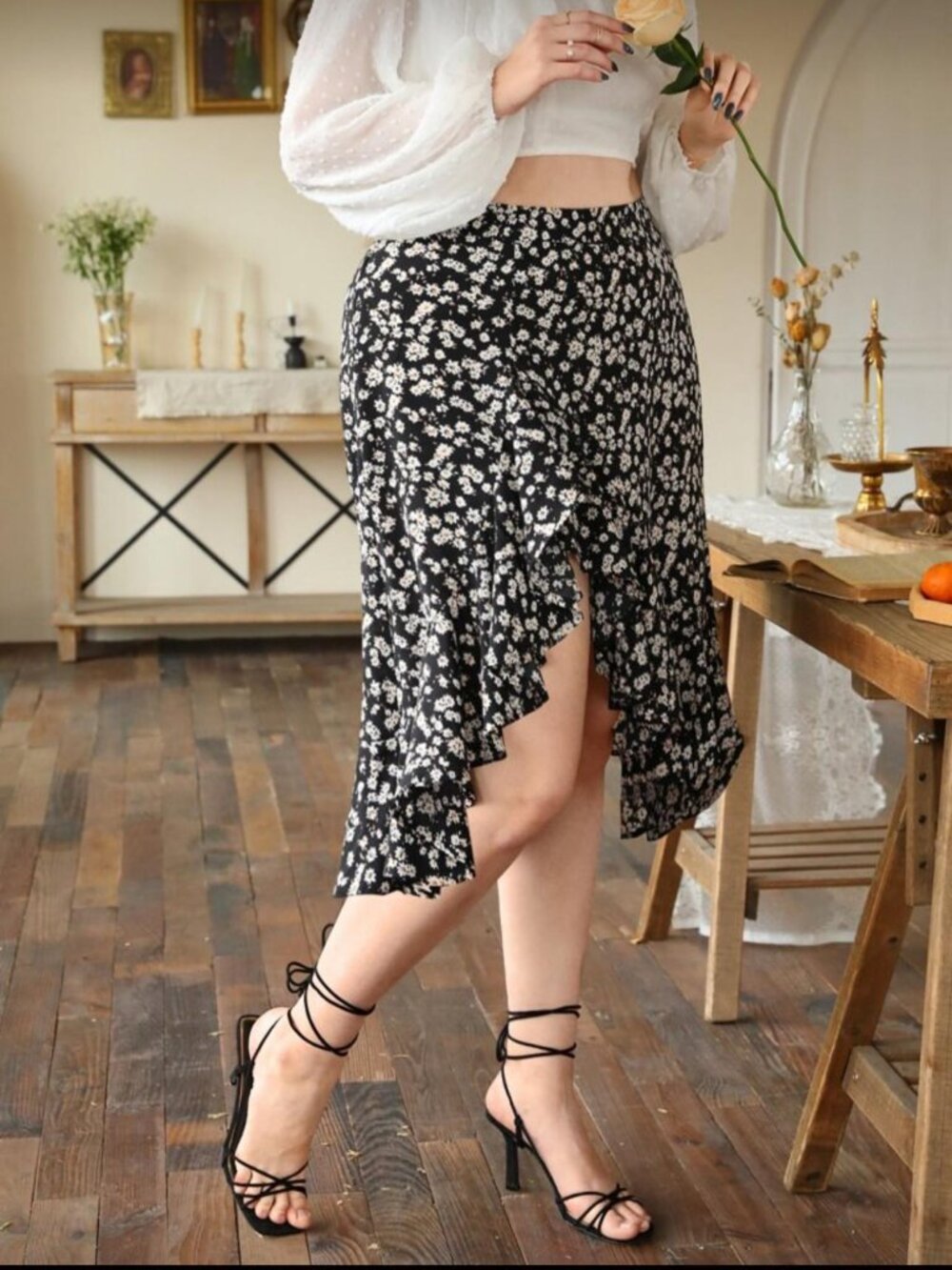 Elegant long dress with a bohemian floral print featuring a side slit